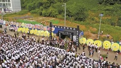 舍身护学生女教师追悼会举行!今天,我们一同为