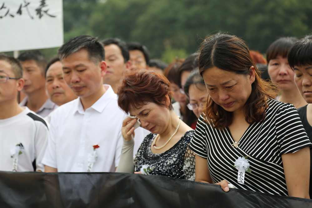 而李芳却因抢救无效于6月13日因公殉职