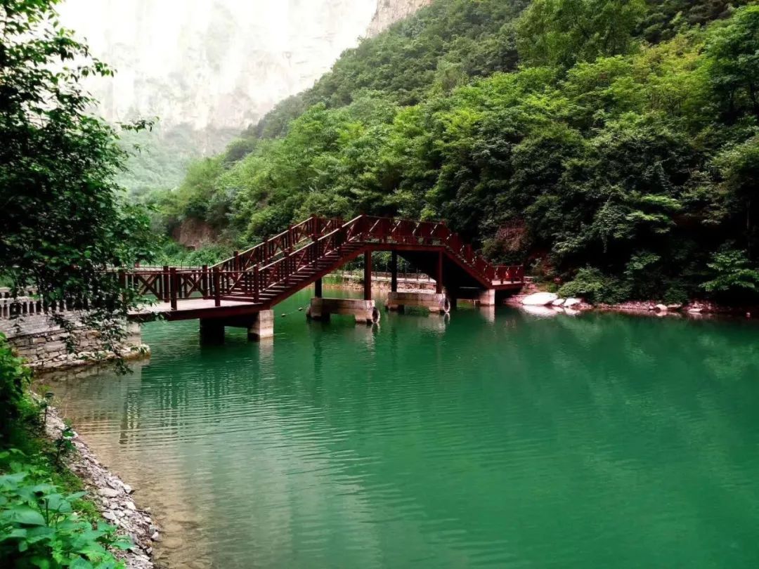 6月16日 山西通天峡景区 迎来了第一批赶来避暑度假的游客 尽管是