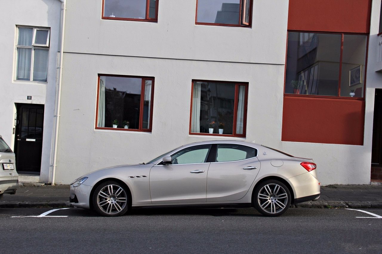 冰岛最贵的轿车是S65,1017万,买第一辆车免税