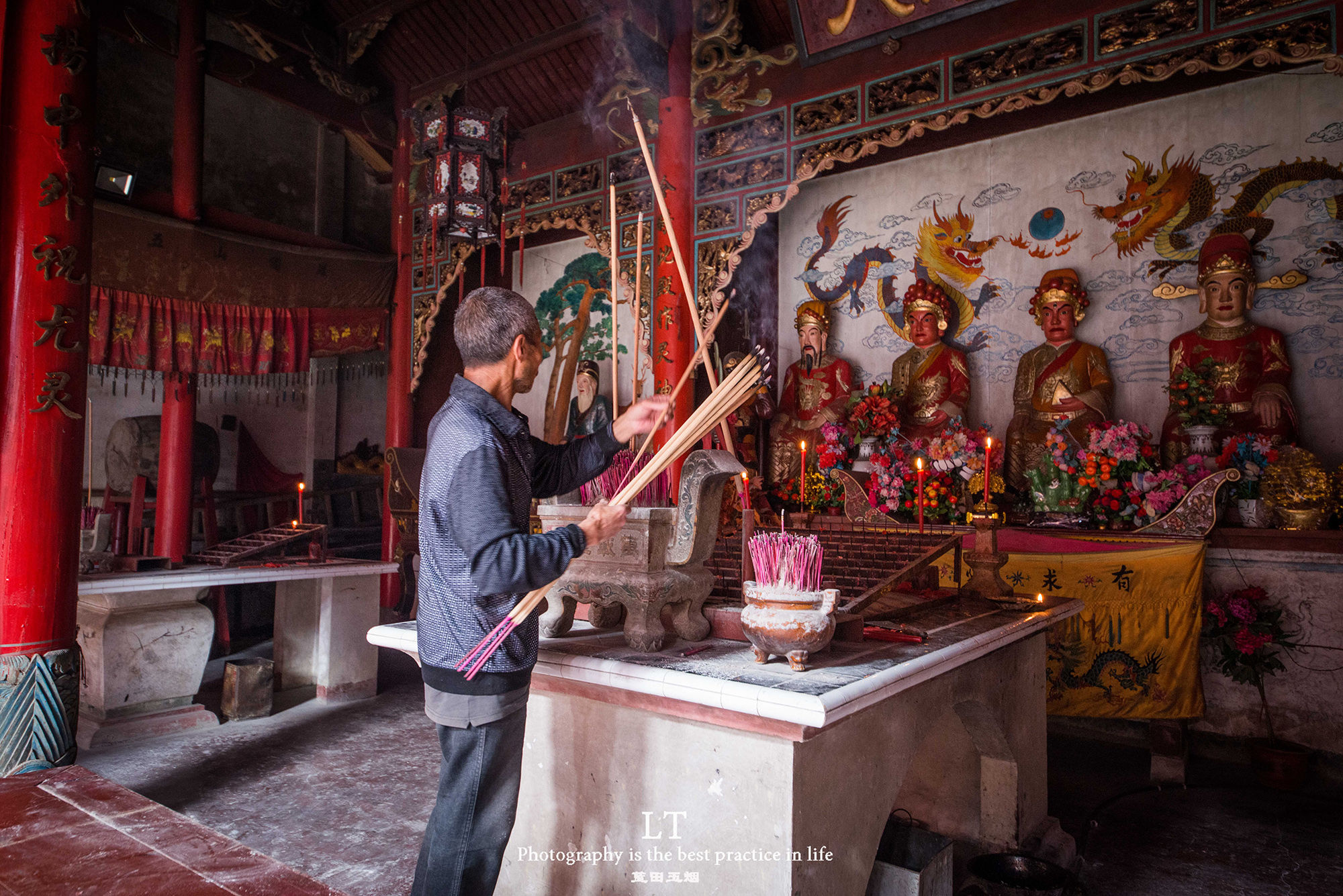 这个寺庙不拜神拜的却是中国香菇种植第一人