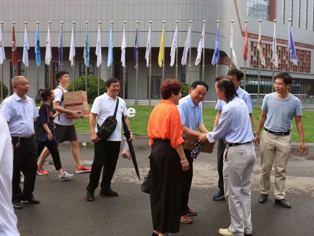 李庆林先生邓州北京商会常务副会长:程文勤女士邓州市民政局副局长