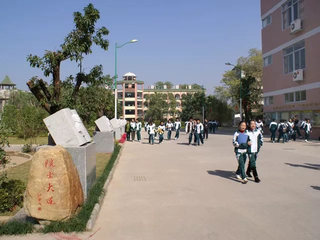 梅州中学: 梅水甘甜润桃李,州土沃渊育栋梁