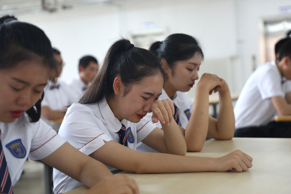 学校安排 爸爸 闪现在孩子面前 学子催泪告白对父亲的爱与感恩