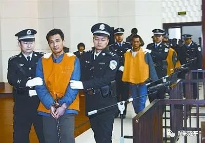 罪犯被宣判死刑时,身体会出现什么状况?警察会怎么应对?