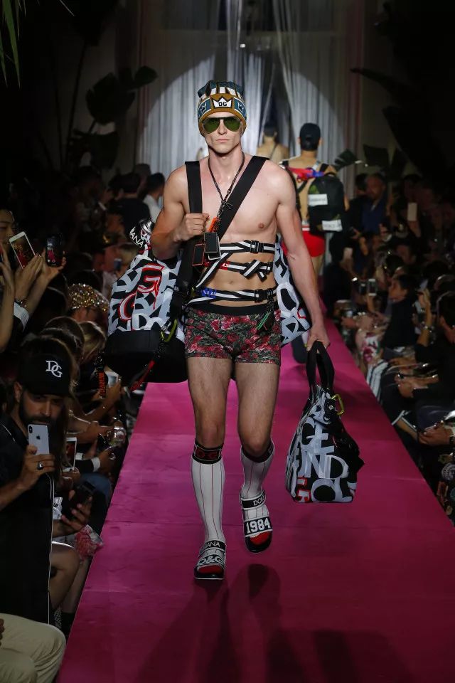 Dolce & Gabbana 竟然秘密的办了一场男模内衣秀！
