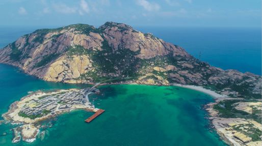 庙湾岛面向太平洋,是万山群岛最神秘的岛屿,因岛上有一古庙而得名.