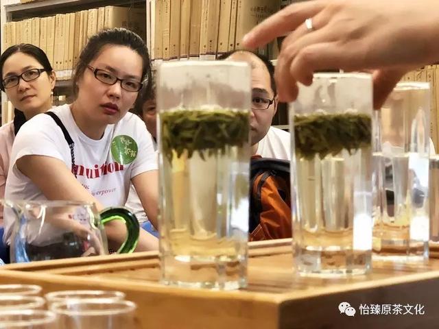 灞辨潙灏忔櫙浜岃儭鏇茶_奔波儿灞与灞波儿奔(3)