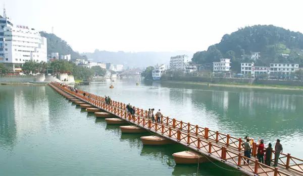 旅游 正文  五通桥山水环抱,风景秀丽.