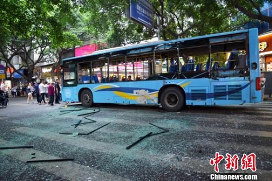 四川乐山城区公交车"爆炸"伤者增至15人