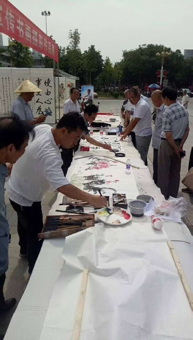 文化 正文  三原县领导及各参会代表参观了优秀书画家作品,并与高继锋