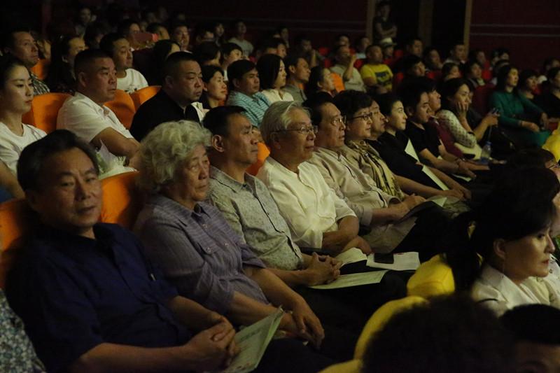 晚会导演谢罡编导的曹华独唱音乐会圆满成功