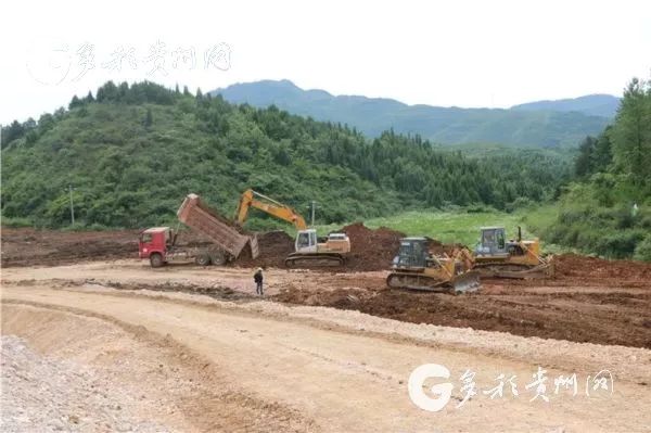 起于石阡县大沙坝乡,接拟建的江口至玉屏(大龙)高速公路,工程正有序