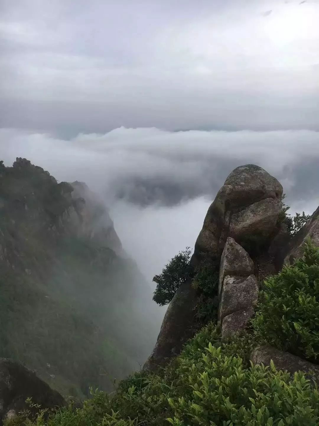 鳌江动车站后,是南雁门景区的重要组成部分,也是国家级风景名胜区南