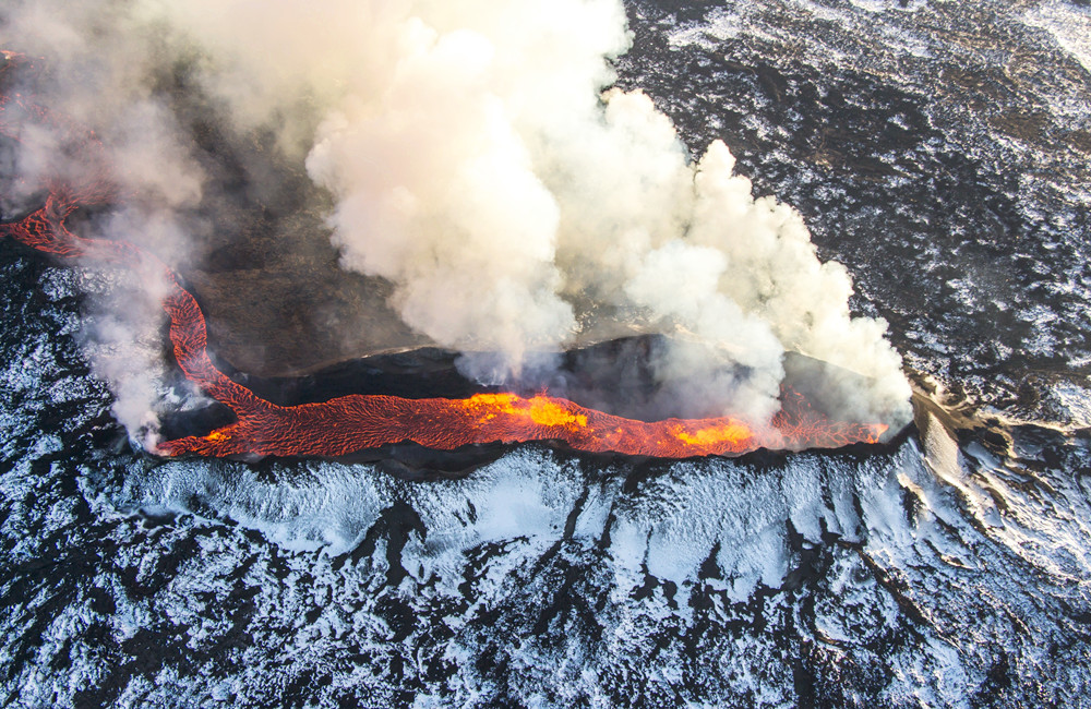 火山人口锐减_火山爆发图片(3)