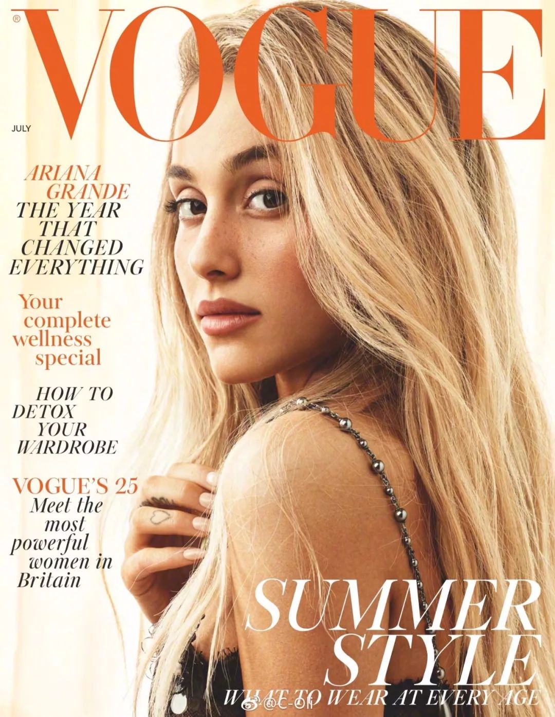 美国歌手ariana grande登上英国版《vogue》七月刊双封面