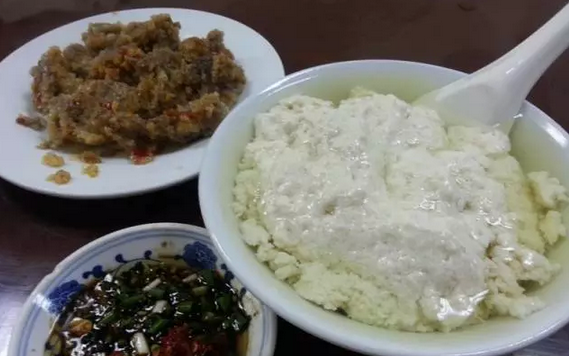 隆昌豆花饭,是四川省内江市隆昌县著名的地方特色小吃. 七,四川辣粽