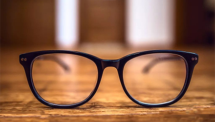 2019年眼镜品牌排行榜_世界十大眼镜品牌排行榜 眼镜品牌推荐