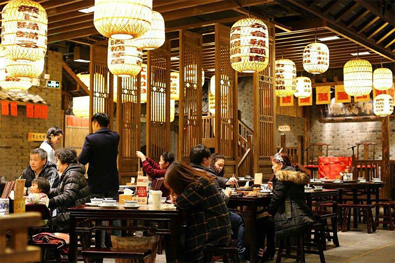 餐饮空间设计场景化,南京大牌档就这样玩转餐饮市场