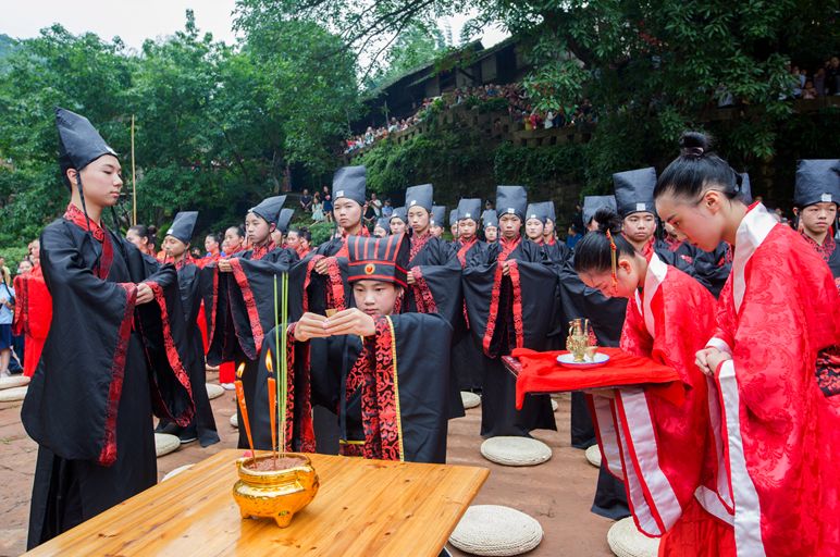 端午祭祀大同古镇下码头【活动花絮】活动中,大同古镇组织民族歌舞