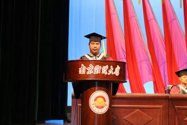 现场南京财经大学金融学院2018届毕业生学士学位授予仪式顺利结束