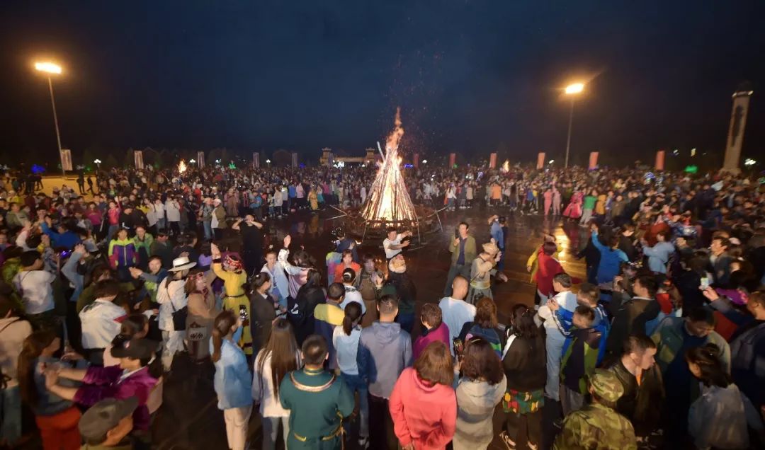 第二十八届鄂伦春族篝火节盛大开幕