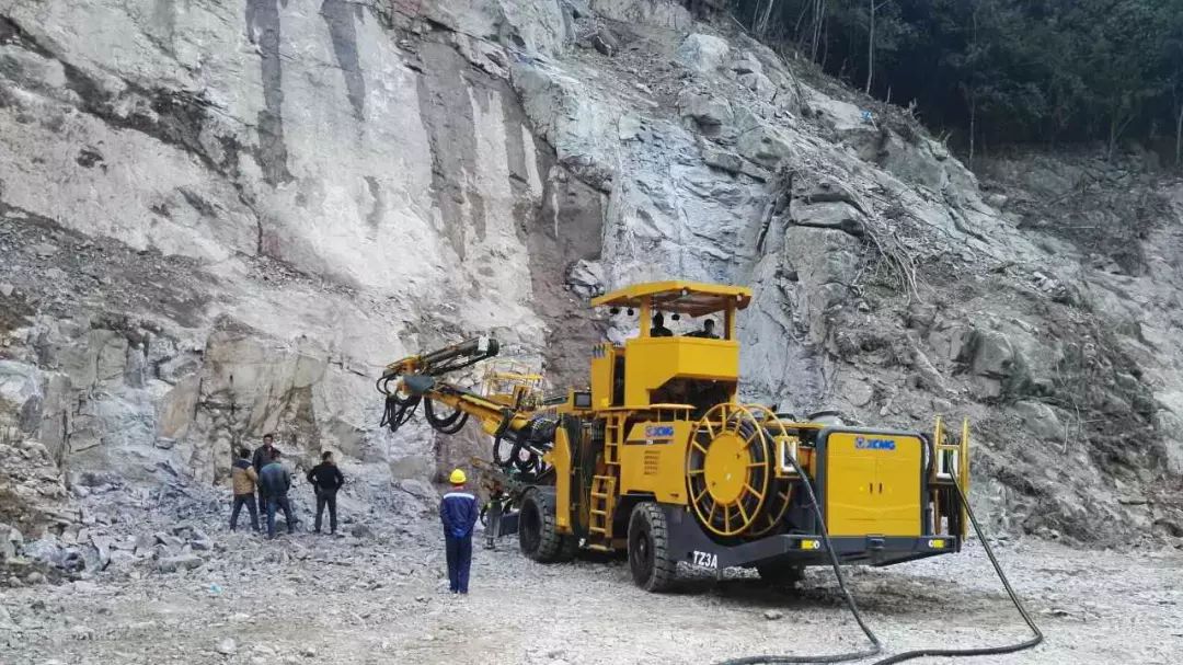 徐工隧道成套装备巡礼之三臂凿岩台车