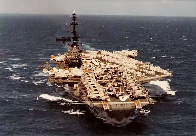 【组图】40年前的美军主力航空母舰"中途岛"号最辉煌岁月