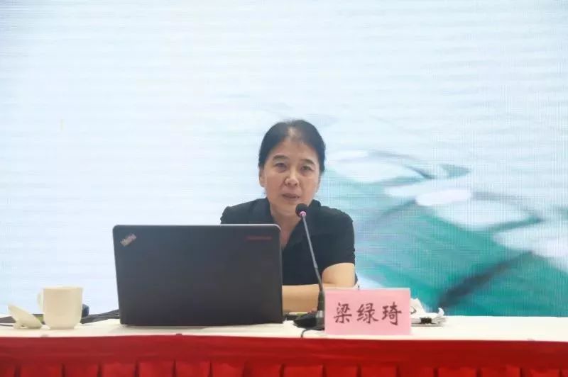 中国志愿服务联合会研究会专家,原北京青年政治学院院长,教授梁绿琦