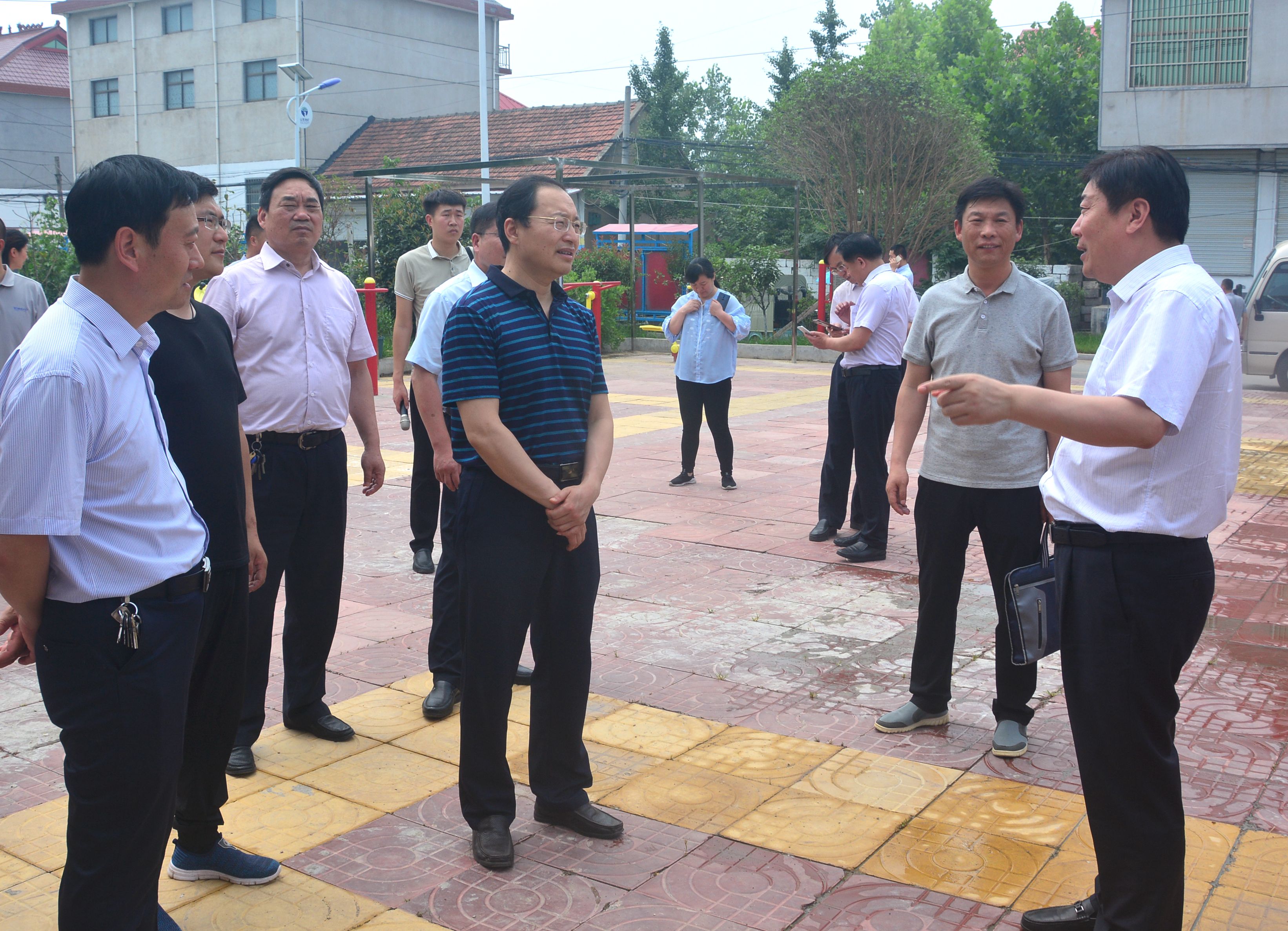 室主任李卉,地矿七院审计科科长郑卫琴等一行到郯城县归昌乡省派"第一