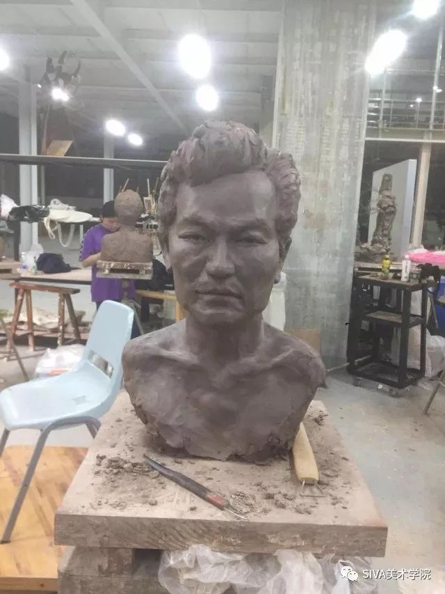 美院新闻 i 美术学院17级雕塑专业泥塑胸像课程作品展