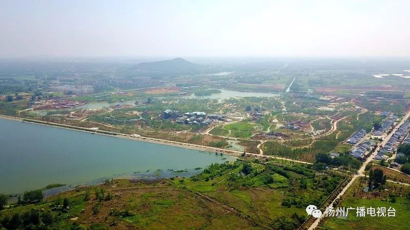 在开园期间形成组合,为游客提供经济,便捷,丰富的旅游套餐,为枣林湾