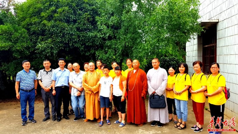 岳阳佛教界走访湘阴受助学生家庭