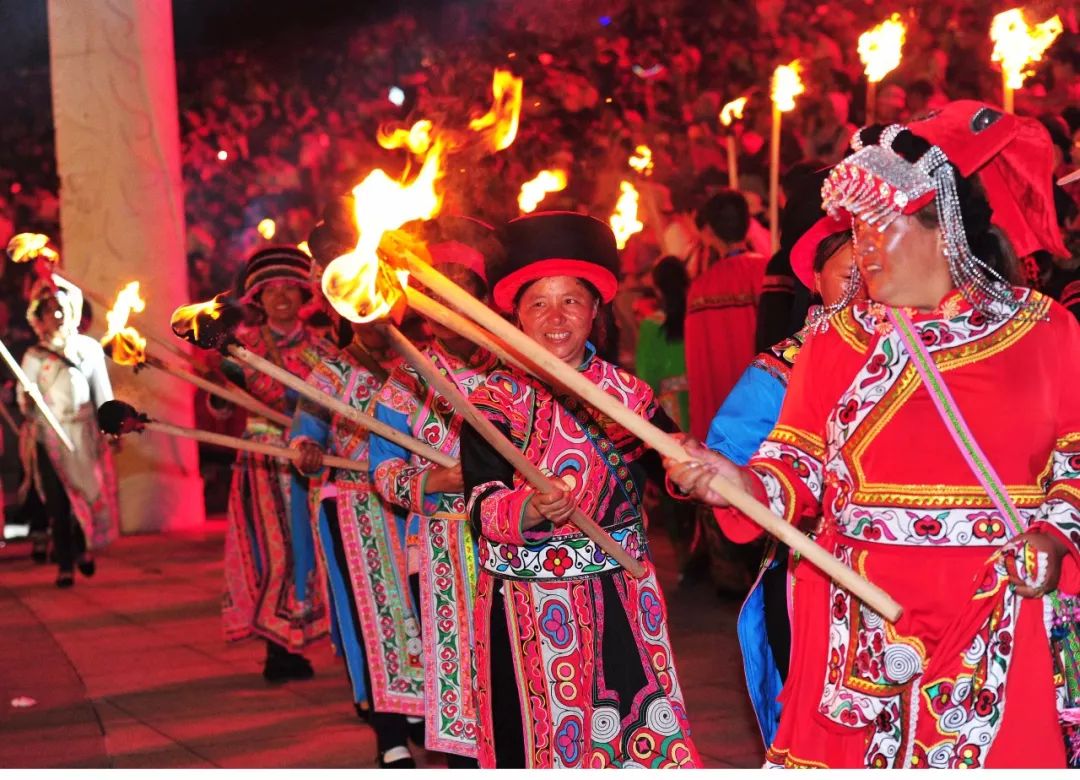 六月六山歌节各民族齐聚 尽享多民族文化盛宴