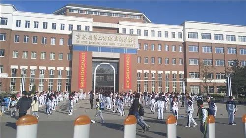 其他热门学校103中学学校现有中小学教师364名,其中百余名教师先后