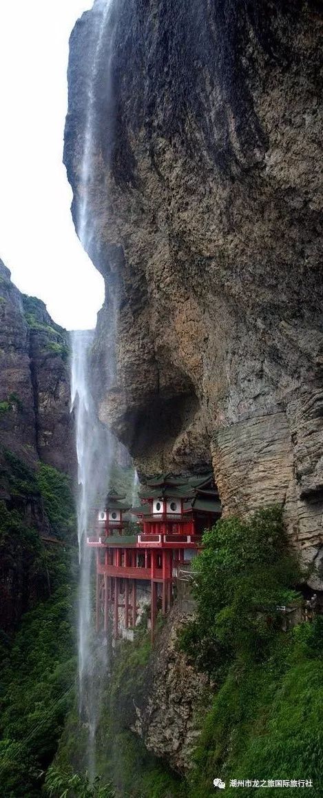 一下雨,灵通山就成了仙境.