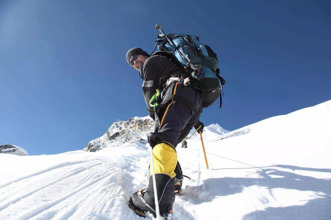 牛人张梁完成1472人类登山探险终极梦想