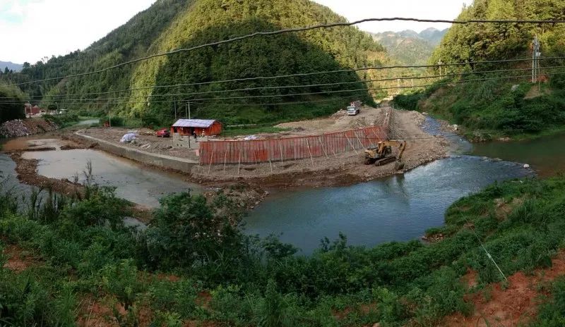 信宜钱排:上下同心,大山深处建新城