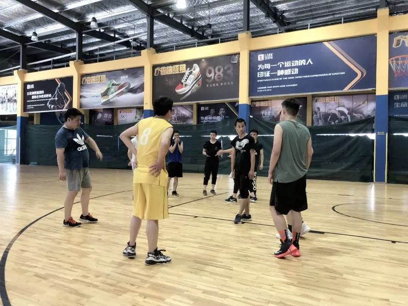 【中广篮球赛】运营二部内部热身赛火热开打 无篮球 不青春