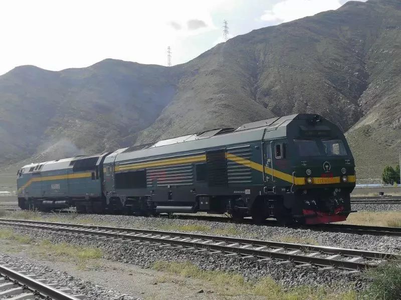 青藏铁路更换机车国产火车头hxn3开始承担主力