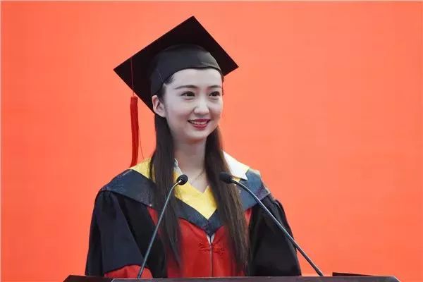 毕业研究生代表刘笑吟在河海大学2018年