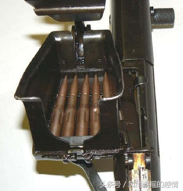 日军的"歪把子"轻机枪外形古怪 供弹方式更奇怪!