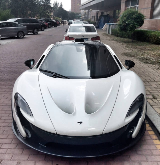 白色系 迈凯轮p1,保时捷918 spyder,辣马laferrari