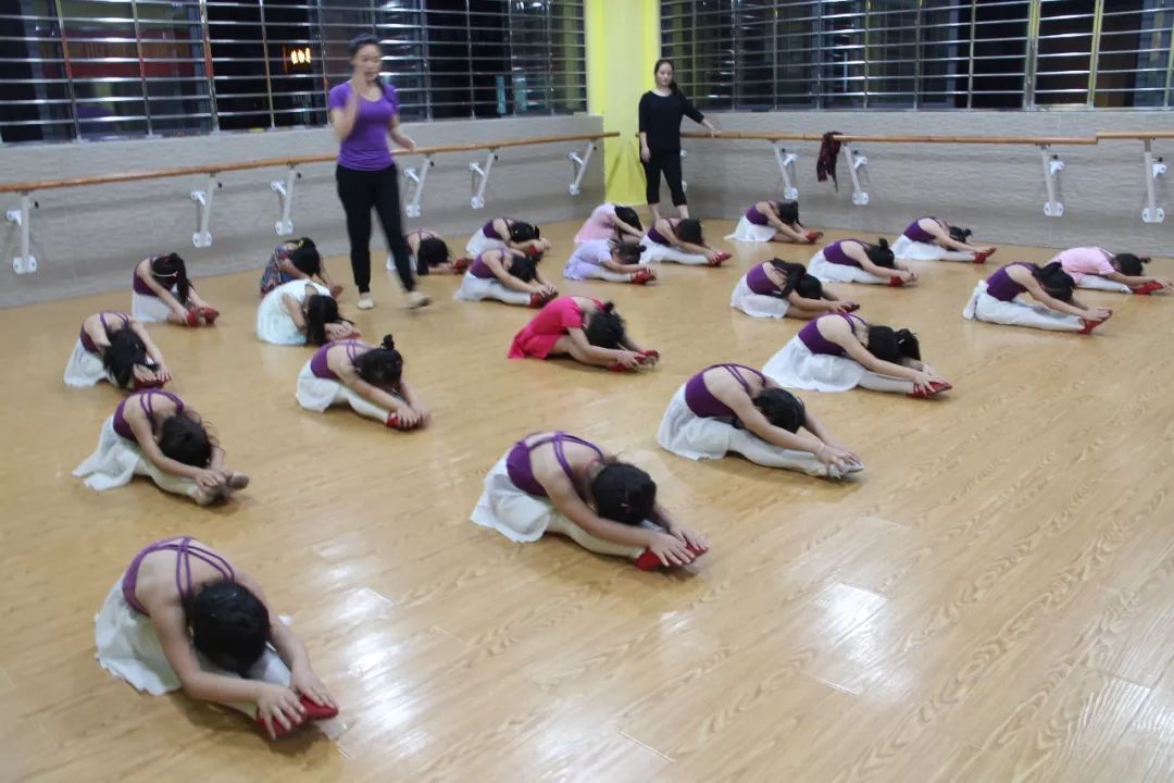 索啦啦培训中心荣获北京舞蹈学院中国舞考级三级课程
