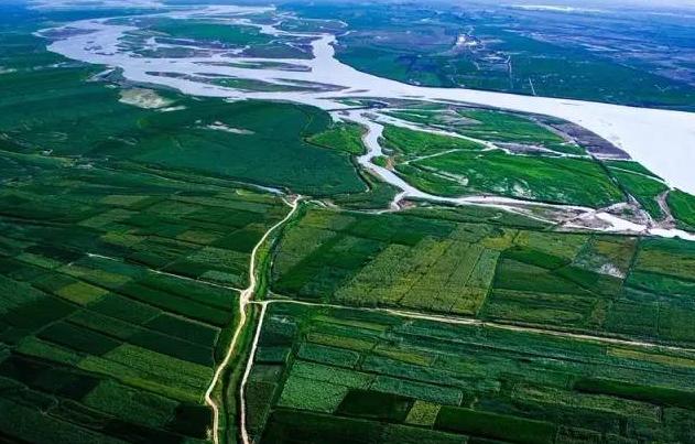 天下黄河,唯富宁夏宁夏银川平原 宁夏常年干旱少雨,但是黄河水为