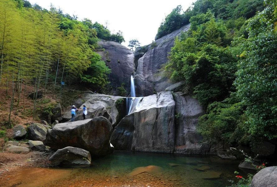 那是1990年8月21日的上午,天台山"铜壶滴漏"风景区空气特别清新,因为