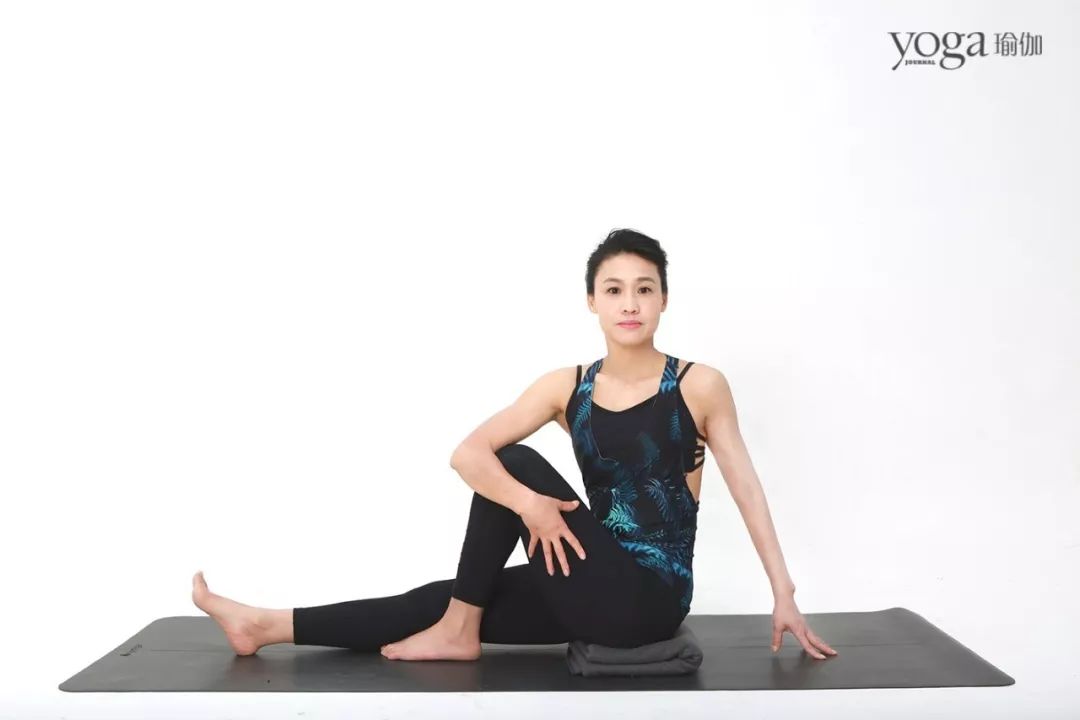 一组简单的瑜伽体式助你有效缓解高血压