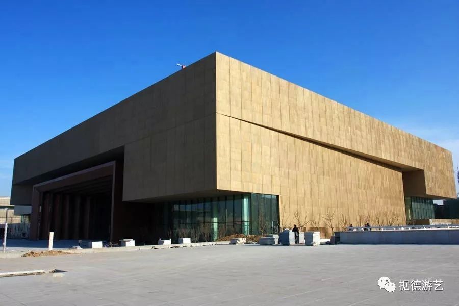 2004年由原天津市艺术博物馆和天津市历史博物馆合并组建,是展示中国
