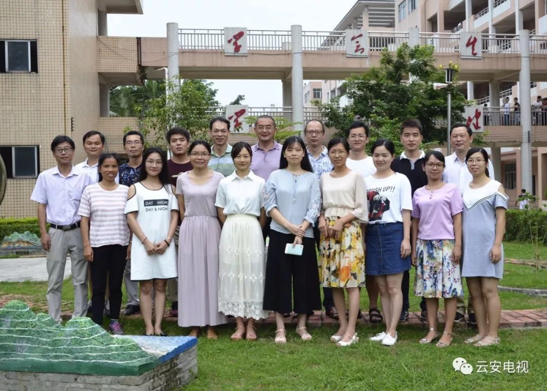 犀利!云浮美女教师当选为团十八大代表并将赴京参会!