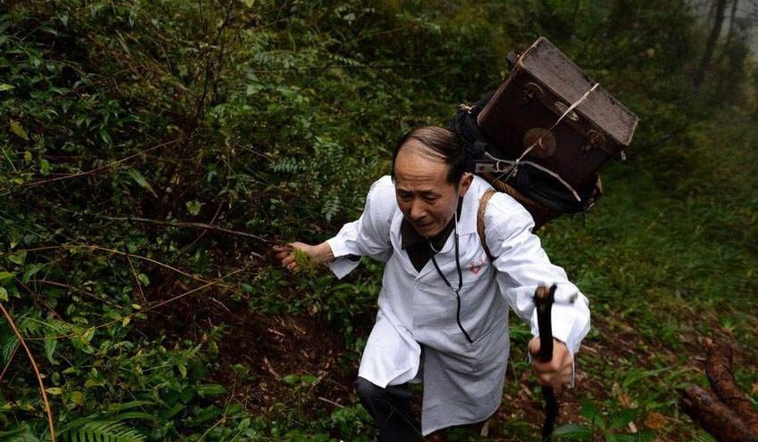 老村医的药箱谁来背